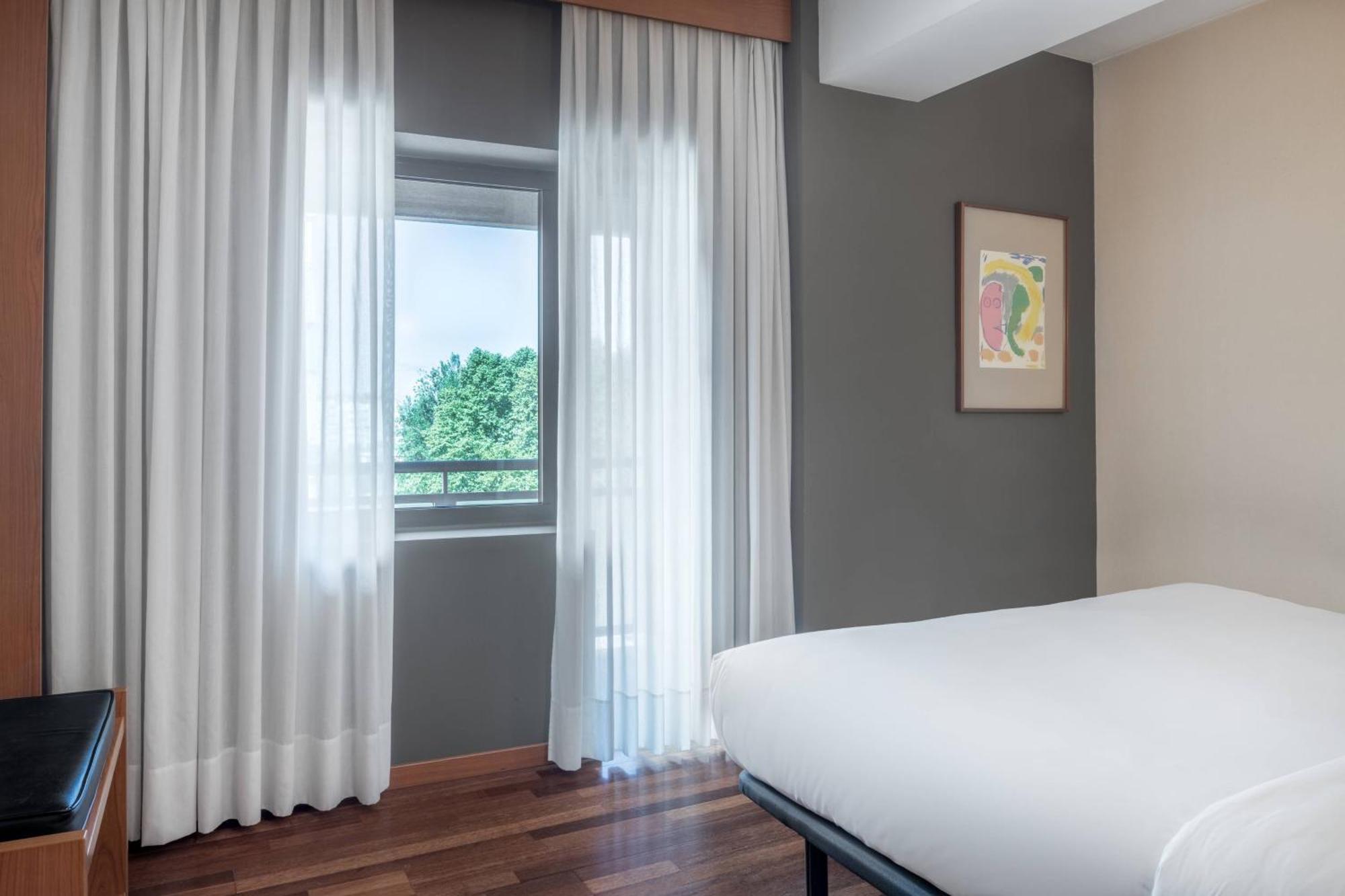 Ac Hotel Ponferrada By Marriott Bagian luar foto